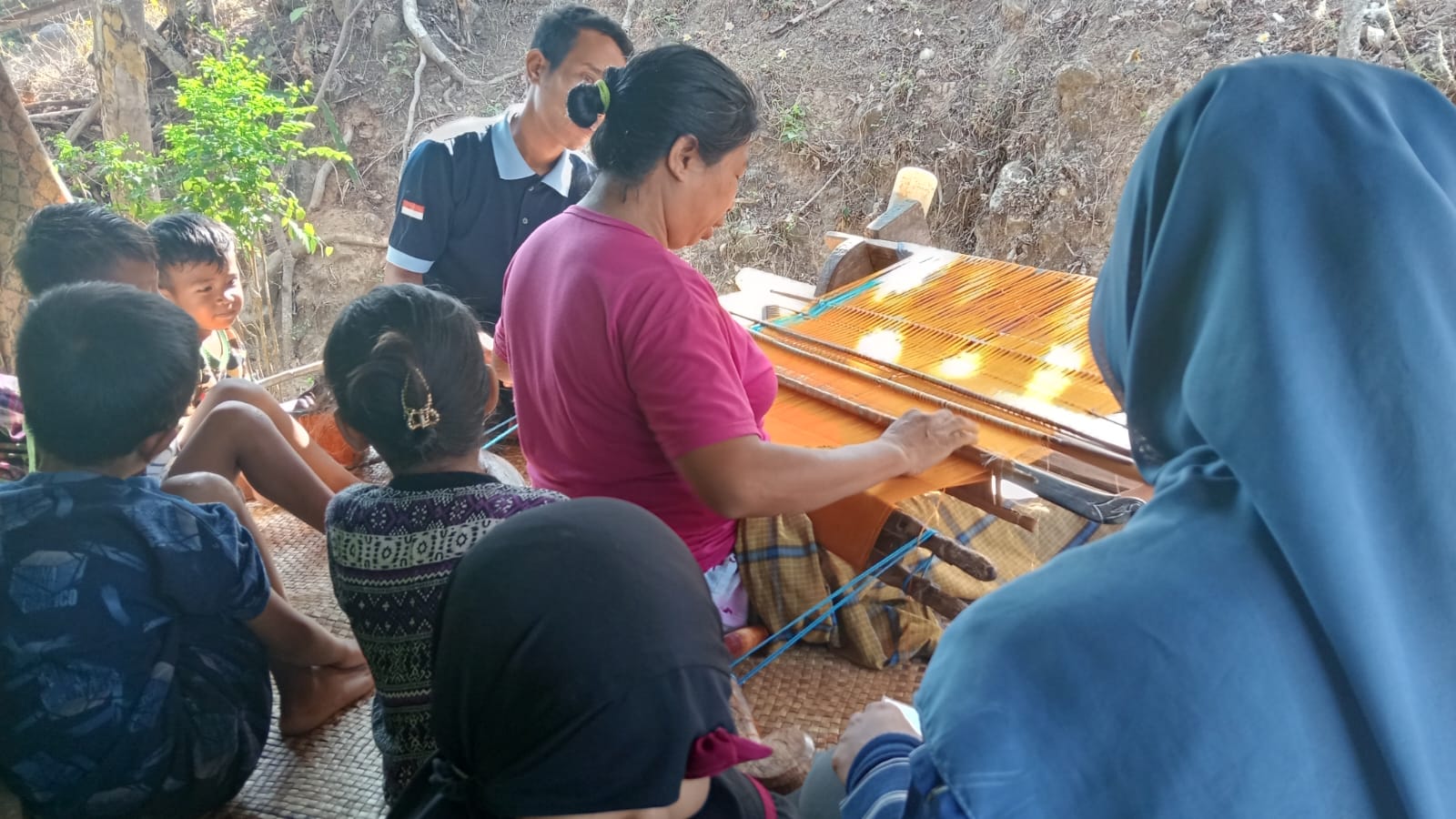 Belajar tenun bima